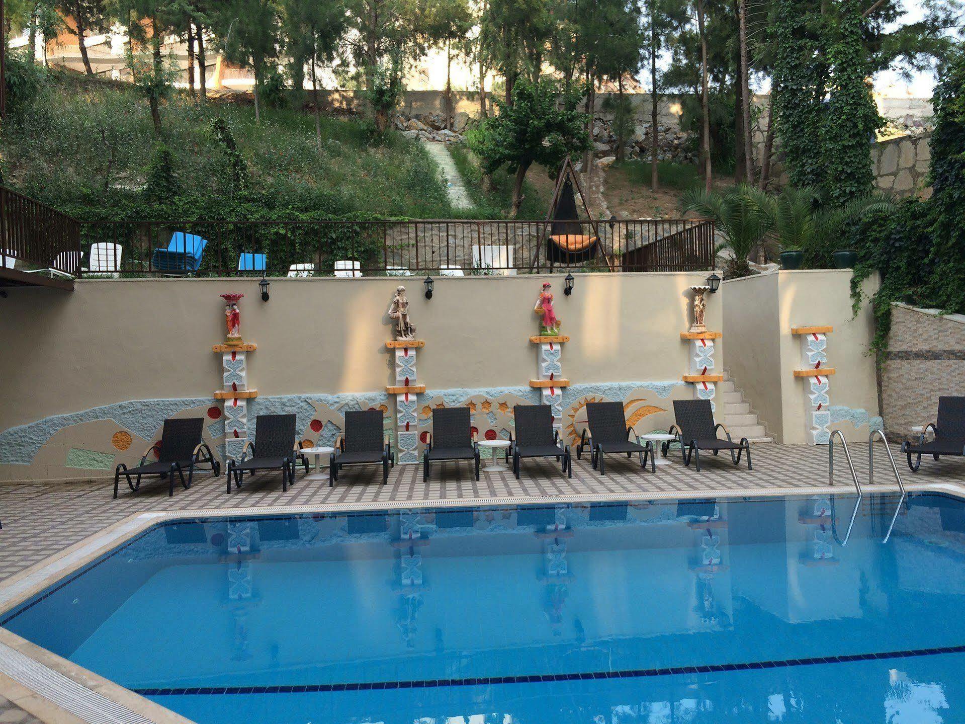 Saturn Hotel Kusadası Exterior foto